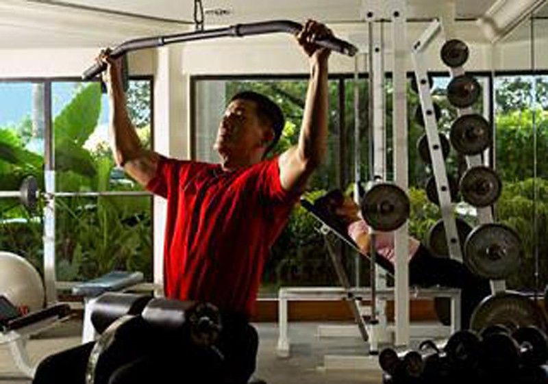 Dorsett Grand Subang Hotel Subang Jaya Facilities photo A man using a lat pulldown machine